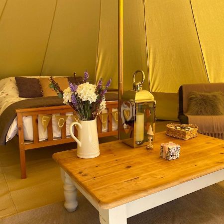 Black Mountains Glamping Hotel Abergavenny ภายนอก รูปภาพ