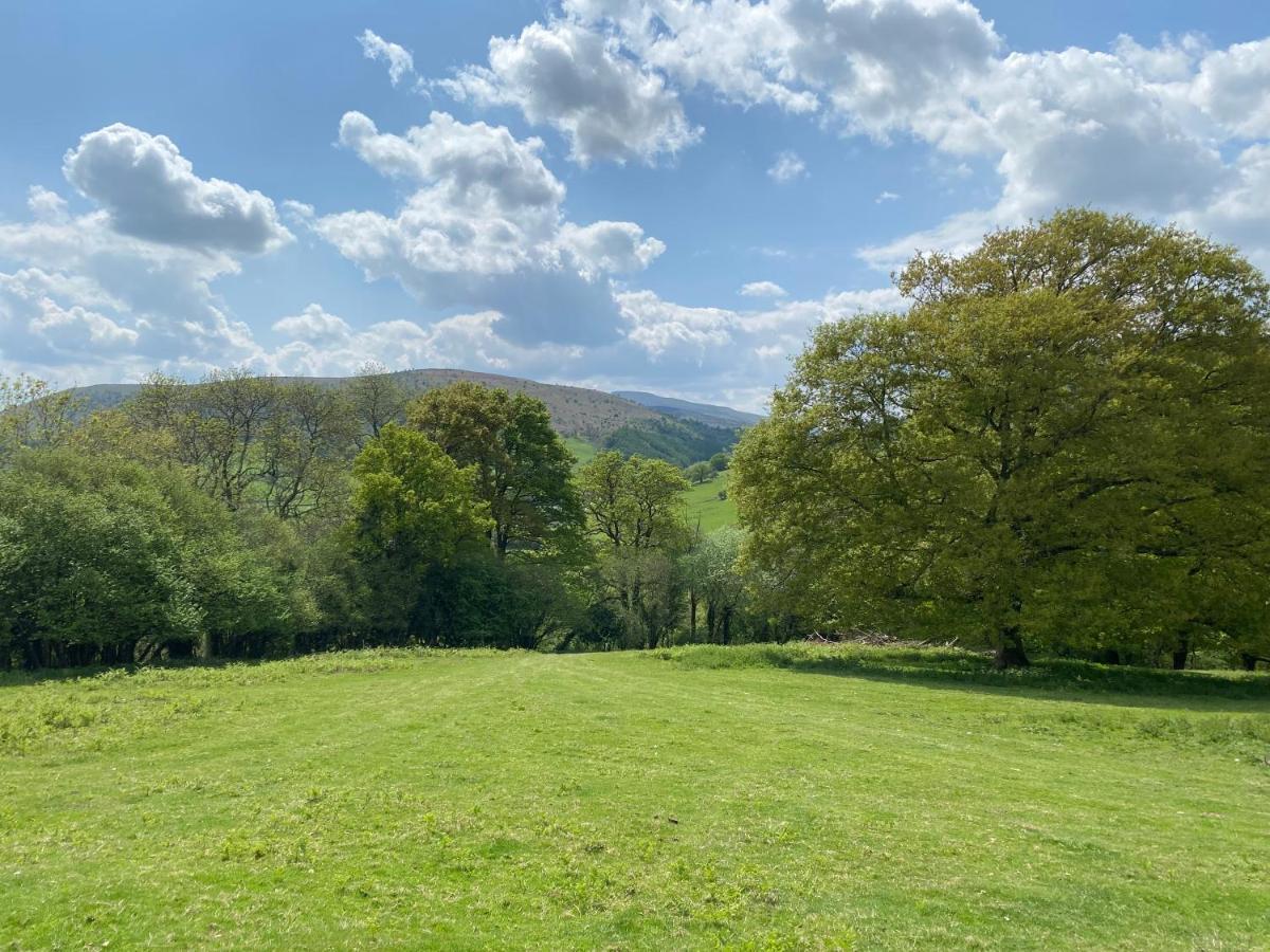 Black Mountains Glamping Hotel Abergavenny ภายนอก รูปภาพ