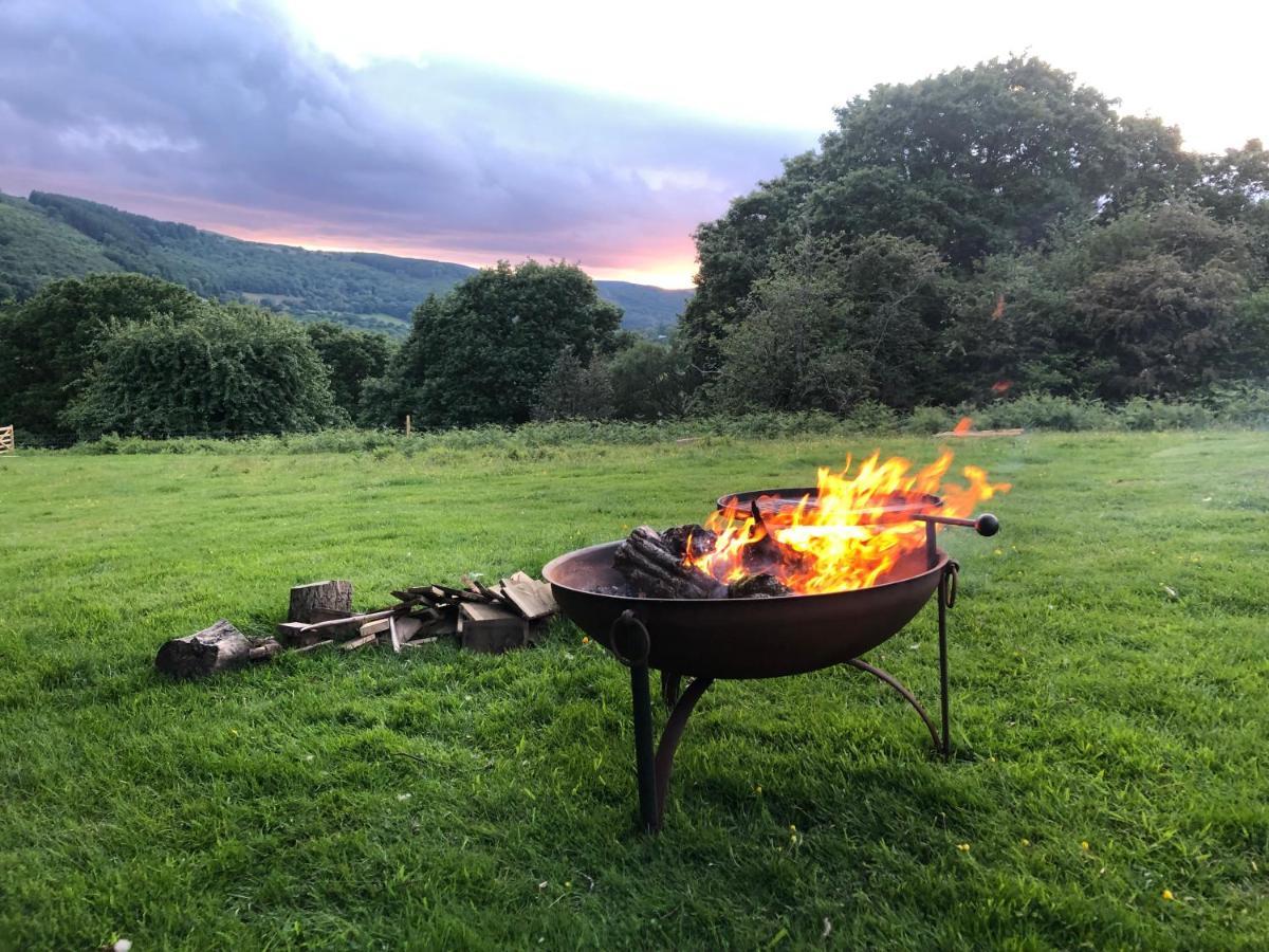 Black Mountains Glamping Hotel Abergavenny ภายนอก รูปภาพ